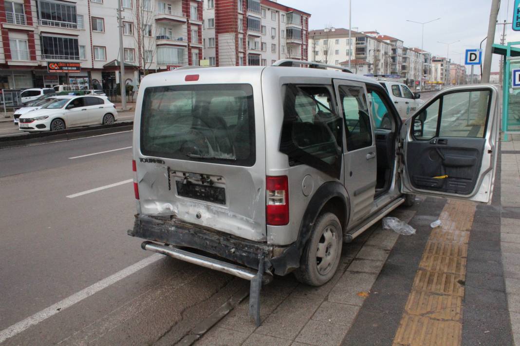 Kadın sürücü kaza yaptı! Çaptığı kişiyi görünce şoke oldu 3